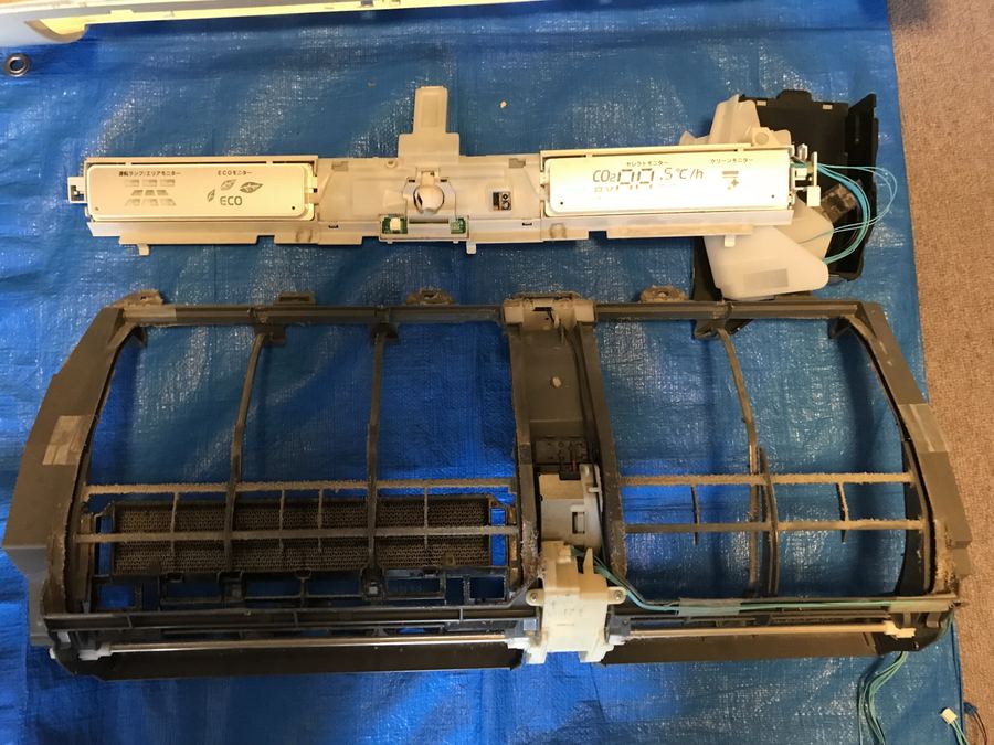 MSZ-ZW409S-Wのお掃除ユニットの清掃前