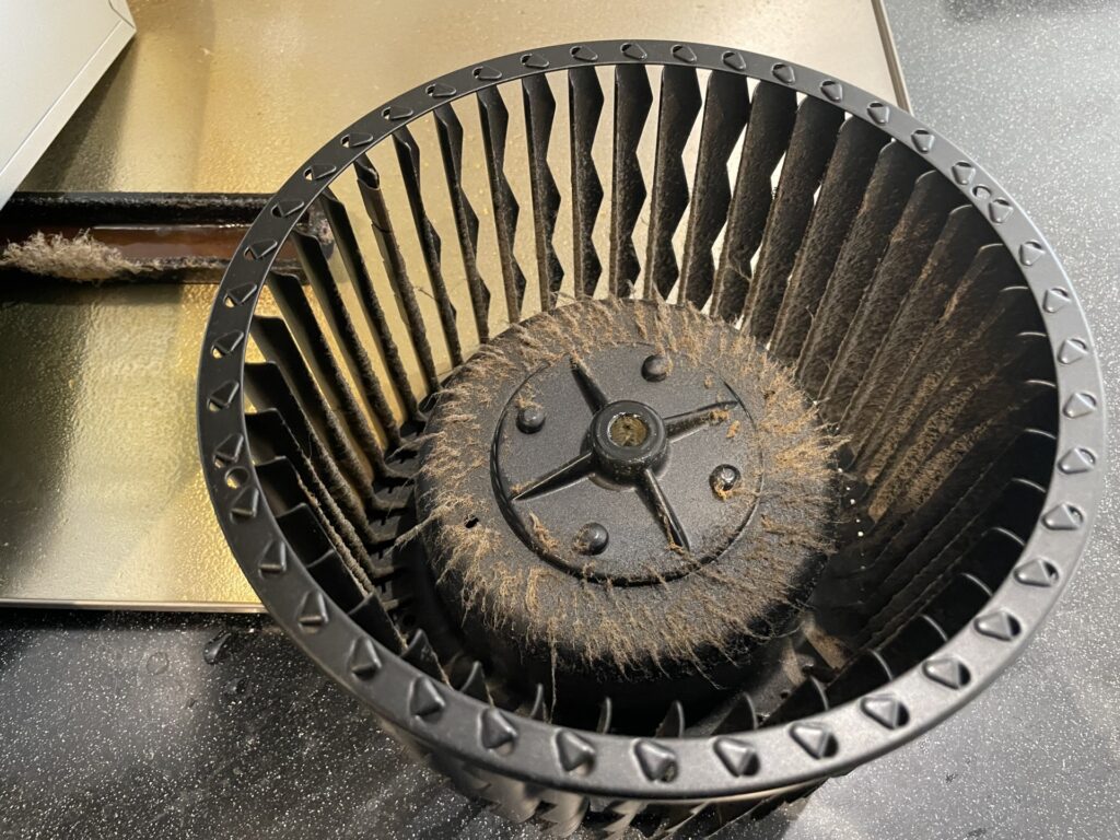 換気扇のシロッコファン(清掃前)