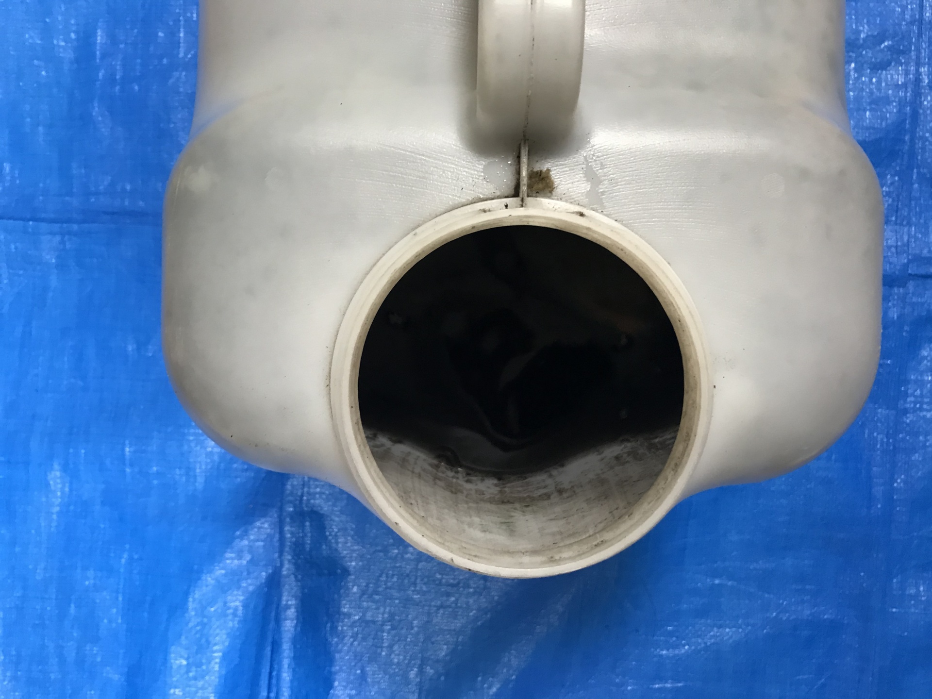作業で回収した汚水。