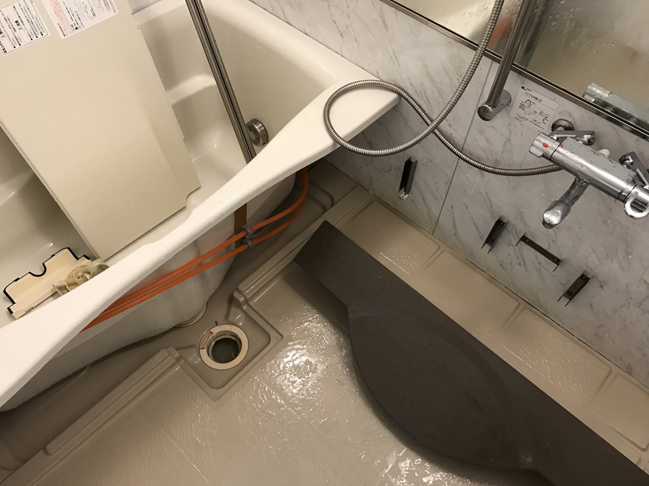 清掃後。同じ浴室を広めに写した写真です。