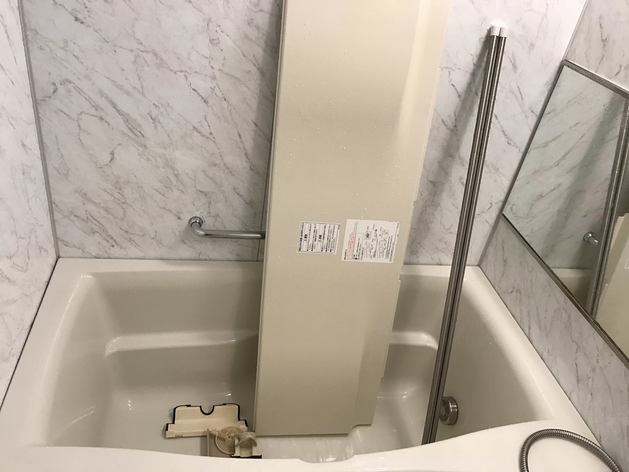 清掃後のエプロン。縁まで清掃しました。